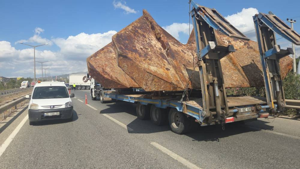 Bursa'da otobüs, TIR’a çarptı! Yaralılar var