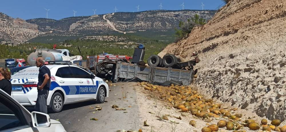 Mersin’de yolcu otobüsü kamyon ile çarpıştı! Ölü ve yaralılar var