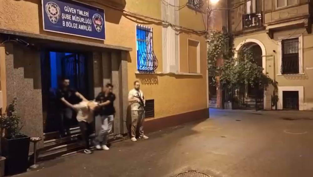 Taksim’de nefes kesen kovalamaca! Kadın hırsızın peşini bırakmadı