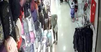 Avcılar’da çifte hırsızlık! Saniyeler içinde söküp aldı