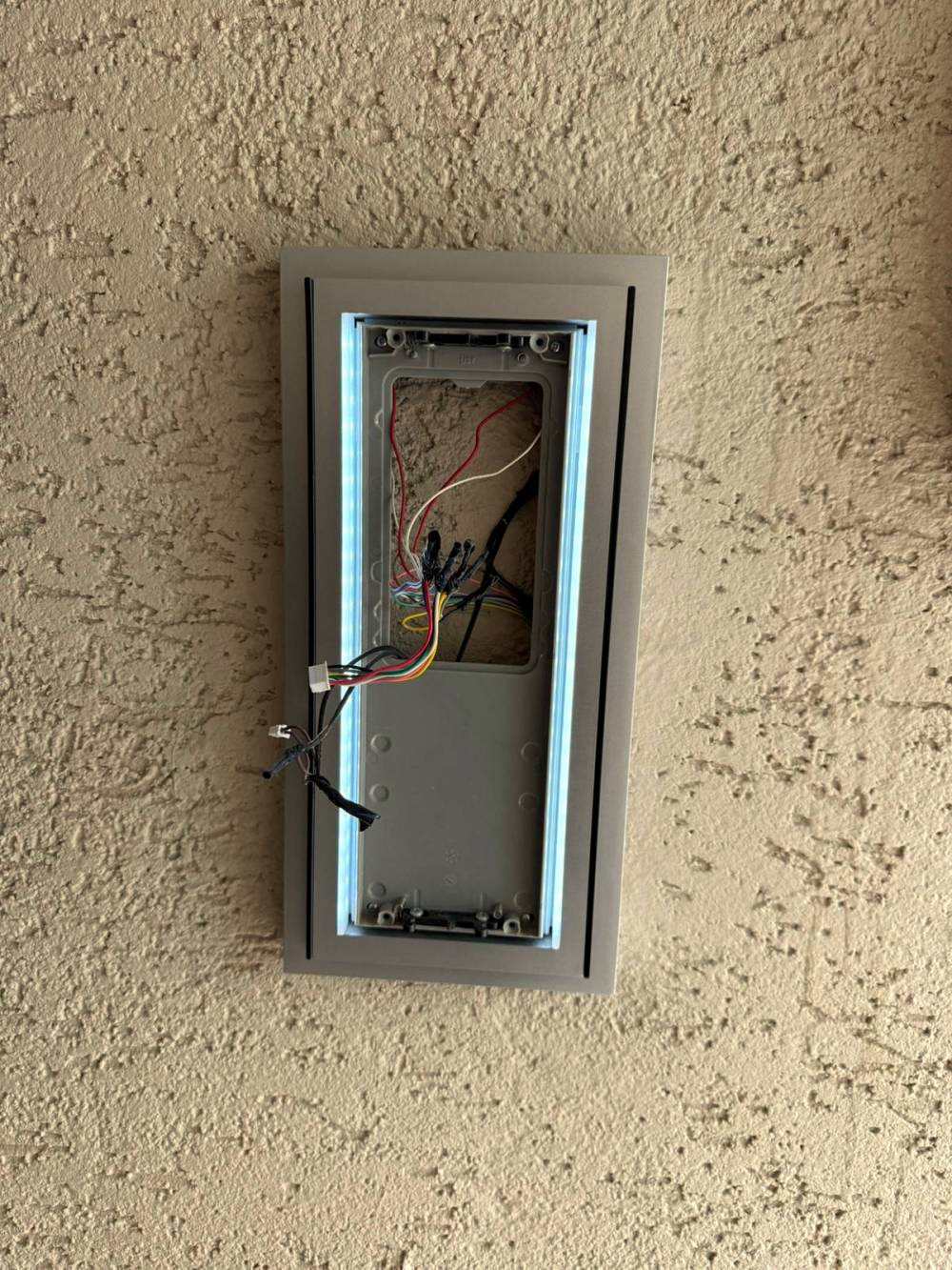 Avcılar’da çifte hırsızlık! Saniyeler içinde söküp aldı