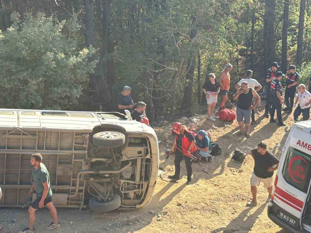 Kazdağı Milli Parkı’nda facia! Ağlayan Çam’da tur minibüsü devrildi! 11 kişi hastanelik