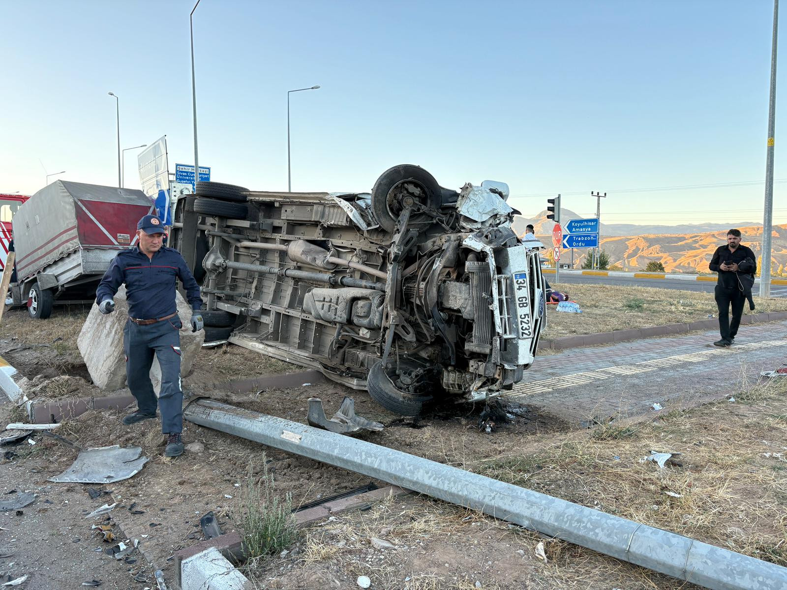 susehrinde-feci-kaza-tarim-iscilerini-tasiyan-minibus-devrildi-15-yarali-yenicag-2.jpg