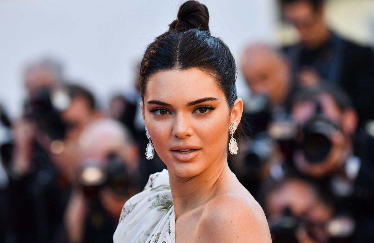 kendall-jenner-podyumlara-veda-ediyor-yeni-tutkusu-ortaya-cikti-yenicag-13.jpg