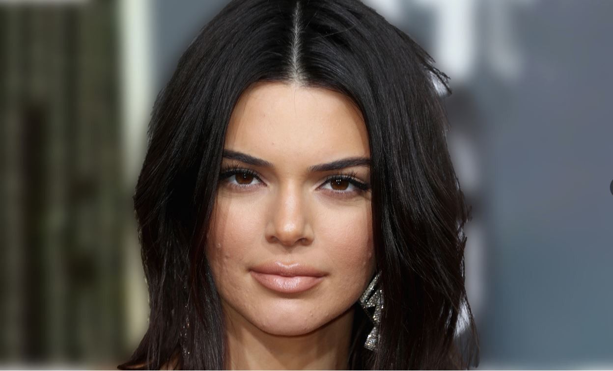 kendall-jenner-podyumlara-veda-ediyor-yeni-tutkusu-ortaya-cikti-yenicag-18.jpg