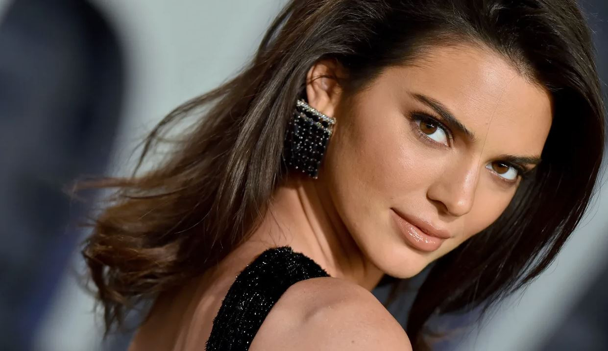 kendall-jenner-podyumlara-veda-ediyor-yeni-tutkusu-ortaya-cikti-yenicag-8.jpg
