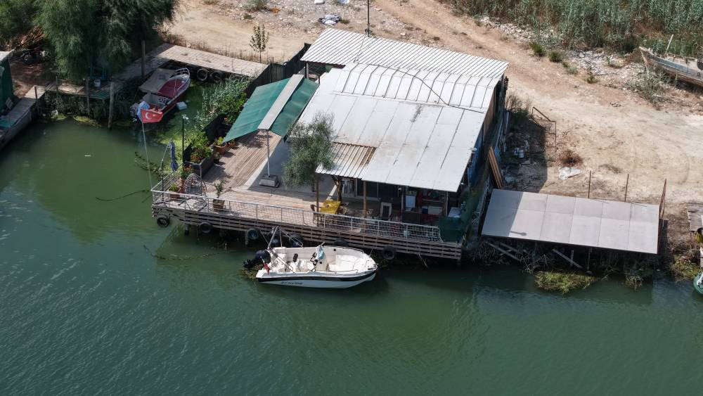 Antalya’da ‘Acısu Nehir’ kıyısında kaçak krallık! Fuhuş iddiaları ile gündeme geldi