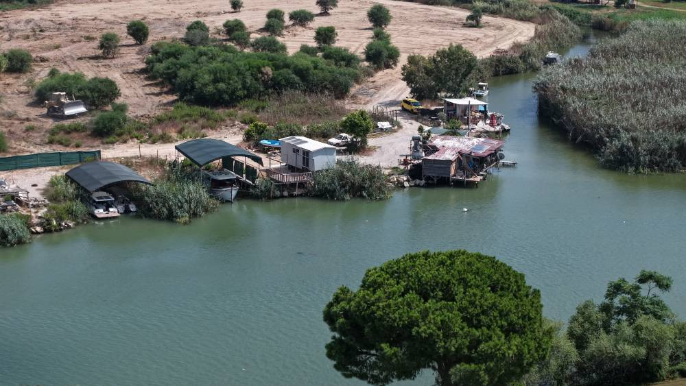 Antalya’da ‘Acısu Nehir’ kıyısında kaçak krallık! Fuhuş iddiaları ile gündeme geldi
