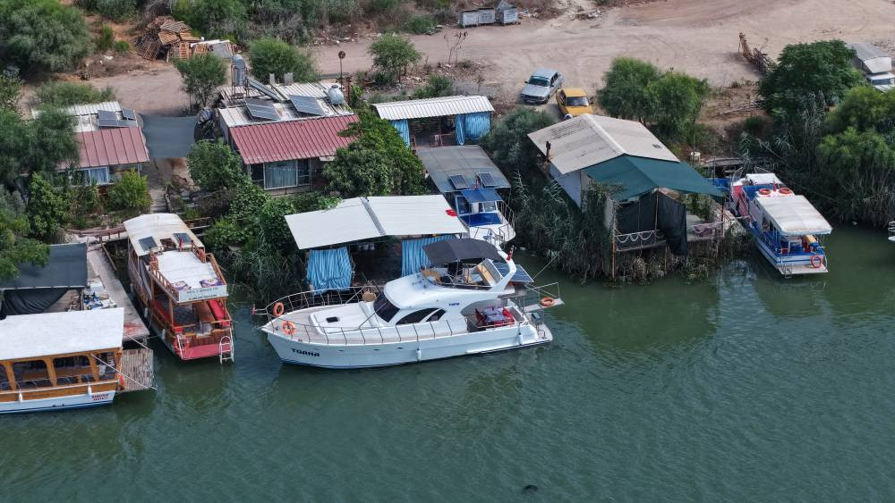 Antalya’da ‘Acısu Nehir’ kıyısında kaçak krallık! Fuhuş iddiaları ile gündeme geldi