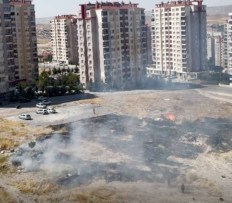 İtfaiye alevlerle savaştı! Kadın pes etmedi: Hiç durmadan salçasını karıştırdı