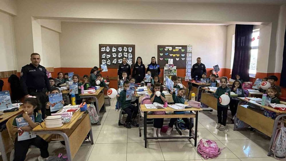 Minik öğrenciler Tatvan’da yeni eğitim yılına 'merhaba' dedi