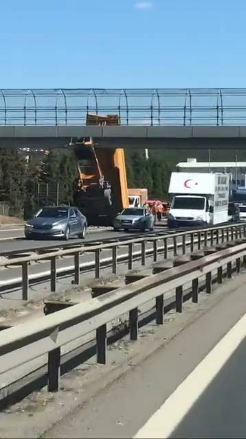 TEM’de damper şoku! TIR sürücüsü yaralandı