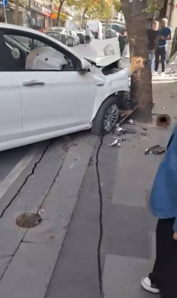 Bayrampaşa’da feci kaza: Yola atlayan çocuğa otomobil çarptı!