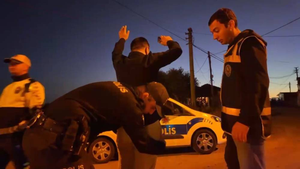 Hıdırağa’da 900 polisle dev 'Günaydın' operasyonu! Silah ve uyuşturucu ele geçirildi: 26 gözaltı