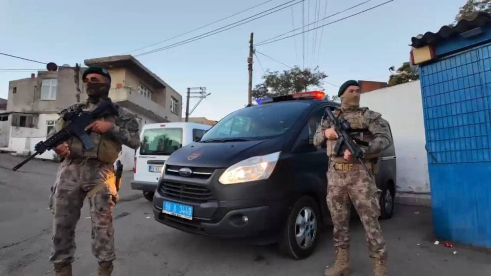 Hıdırağa’da 900 polisle dev 'Günaydın' operasyonu! Silah ve uyuşturucu ele geçirildi: 26 gözaltı