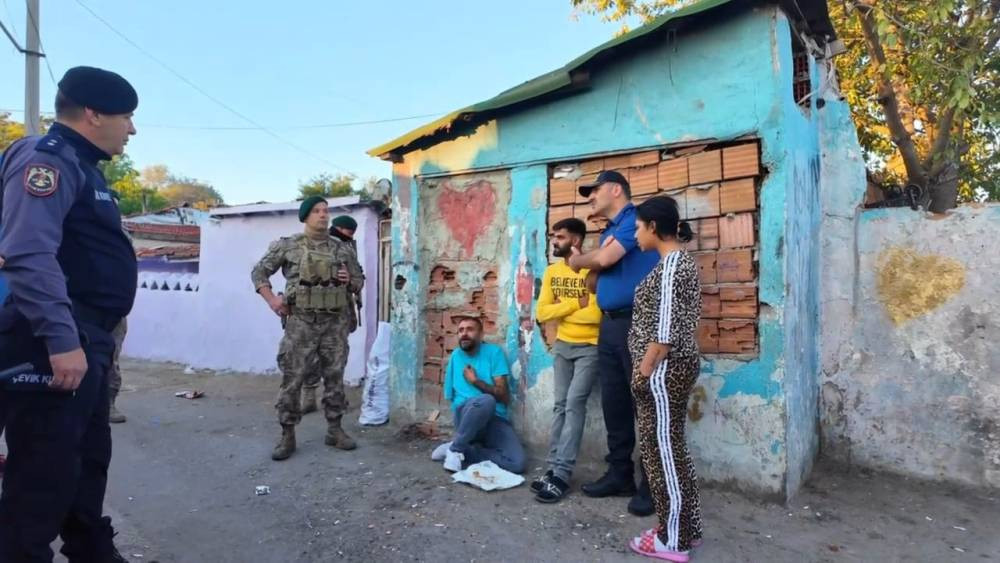 Hıdırağa’da 900 polisle dev 'Günaydın' operasyonu! Silah ve uyuşturucu ele geçirildi: 26 gözaltı