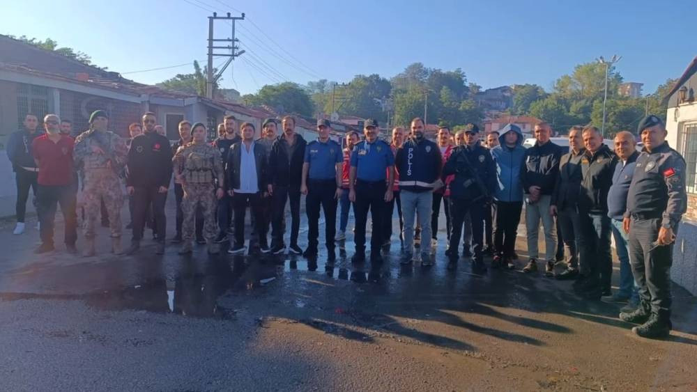 Hıdırağa’da 900 polisle dev 'Günaydın' operasyonu! Silah ve uyuşturucu ele geçirildi: 26 gözaltı