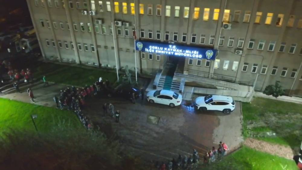 Hıdırağa’da 900 polisle dev 'Günaydın' operasyonu! Silah ve uyuşturucu ele geçirildi: 26 gözaltı