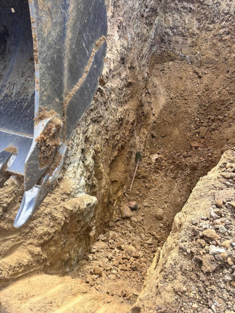 Havuz kazısı ölüm getirdi! Toprak üstlerine çöktü