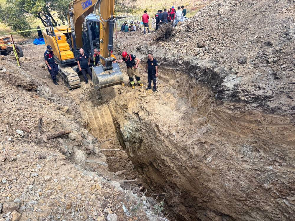 Havuz kazısı ölüm getirdi! Toprak üstlerine çöktü