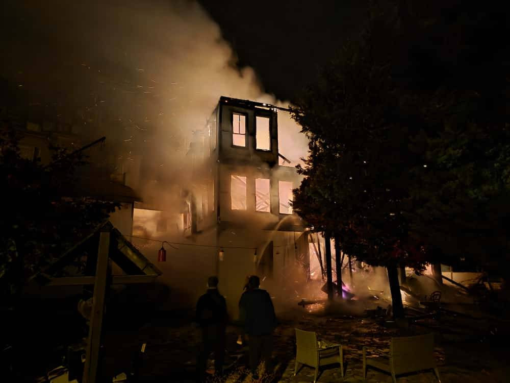 Osmanlı Konağı alev alev yandı! Tarihi eser küle döndü