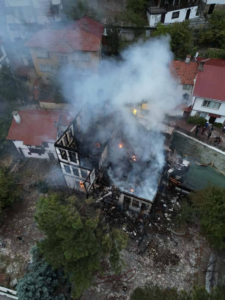 Osmanlı Konağı alev alev yandı! Tarihi eser küle döndü