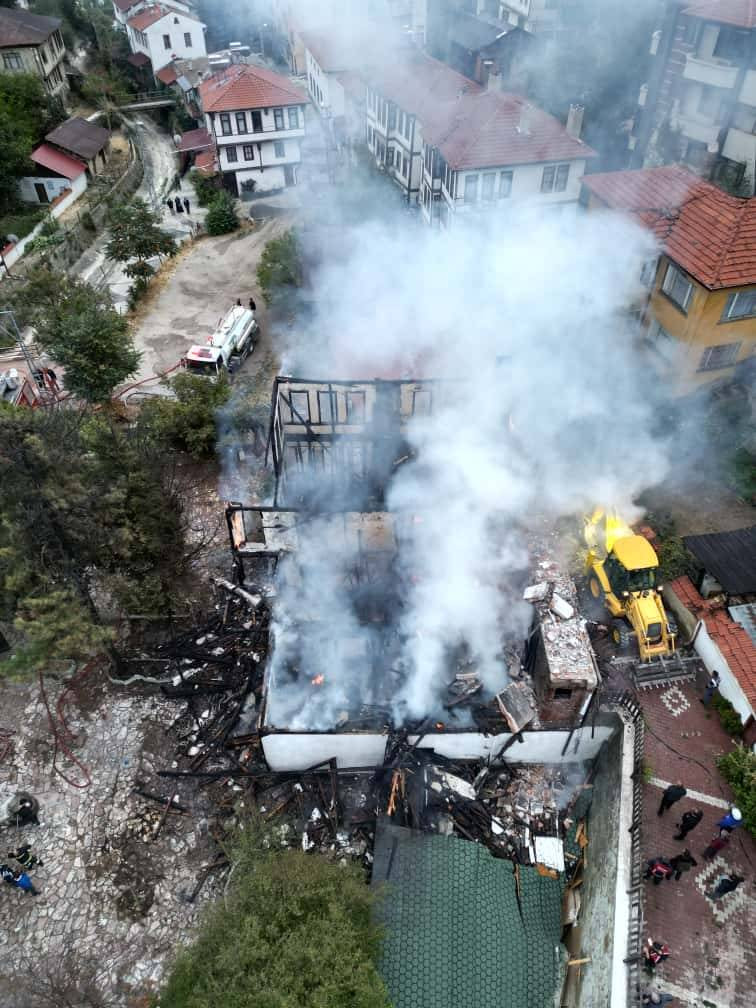 Osmanlı Konağı alev alev yandı! Tarihi eser küle döndü