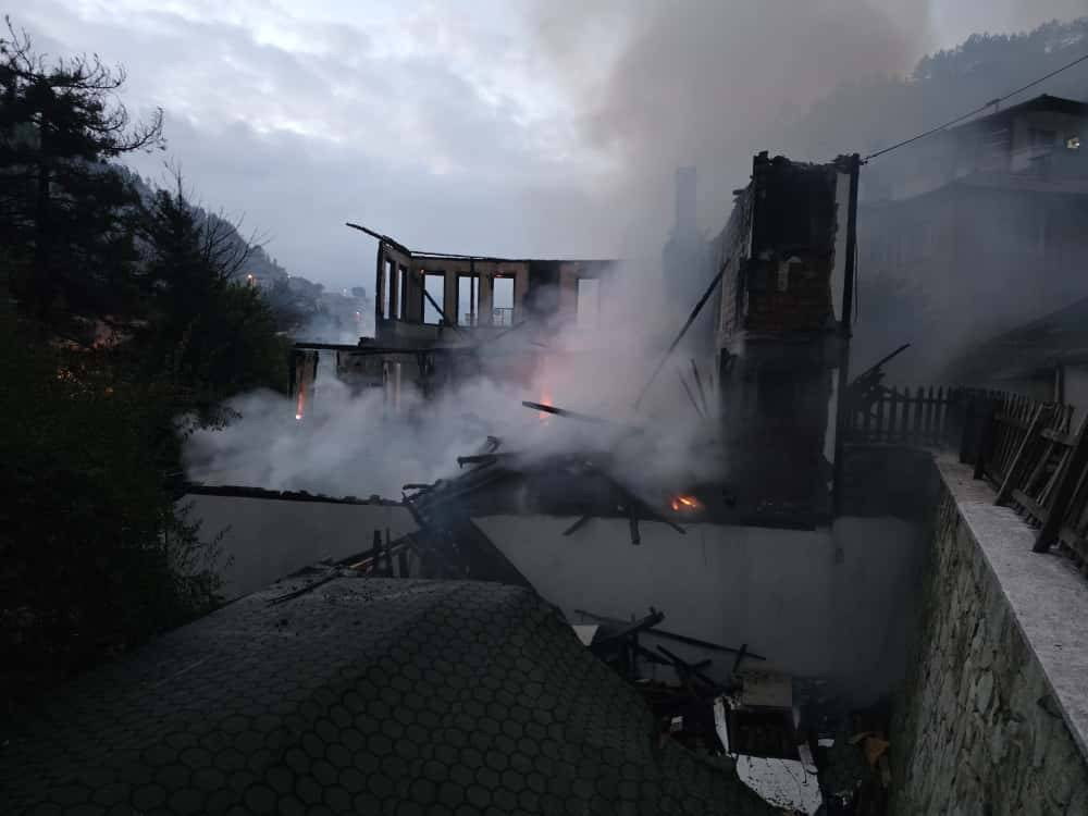 Osmanlı Konağı alev alev yandı! Tarihi eser küle döndü