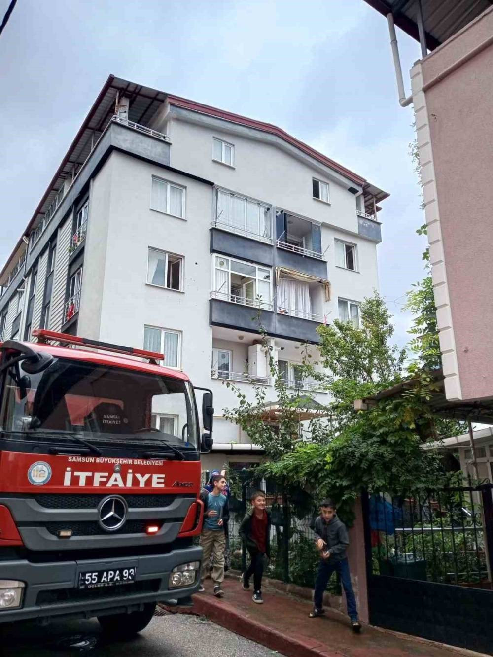 Apartman sakinleri şokta! Samsun’da 5’inci katta kombi patladı