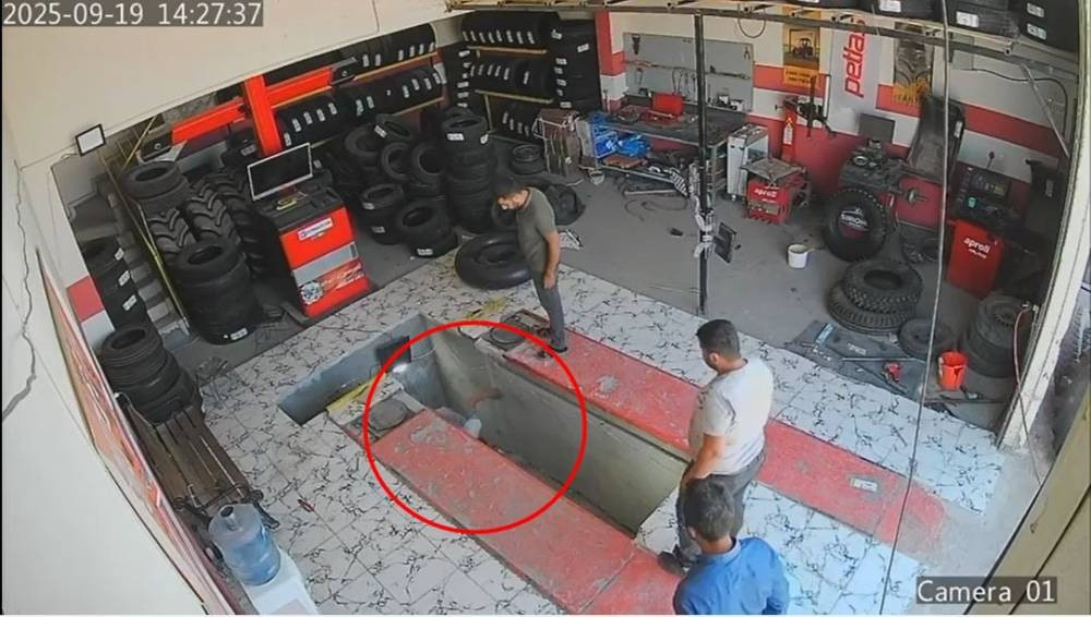 Güvenlik kamerası olmasaydı kimse fark etmeyecekti! Su taşırken yuvarlandı