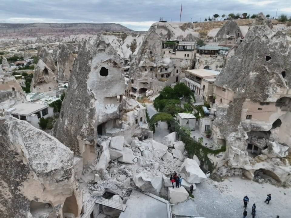 Kapadokya’nın sembolü yerle bir oldu! Peri bacası çöktü