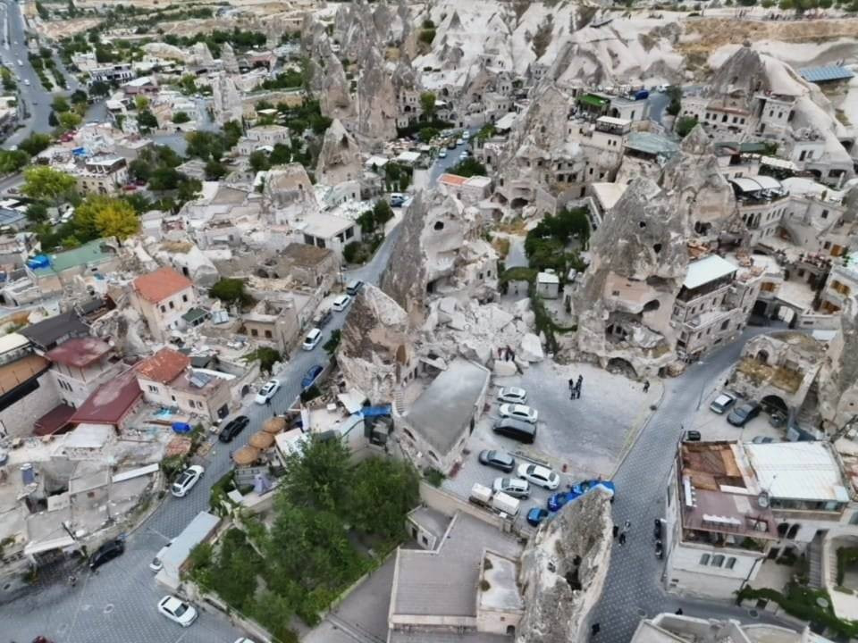 Kapadokya’nın sembolü yerle bir oldu! Peri bacası çöktü