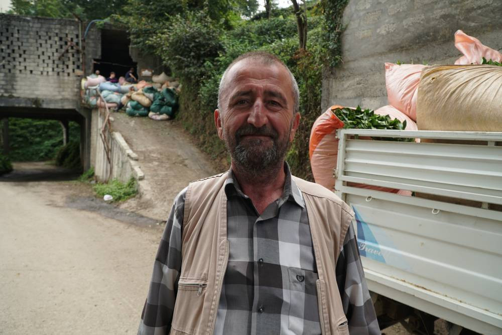 Üstü çay alım yeri, altı yol