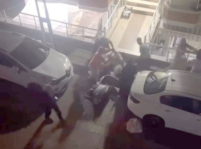 Avcılar'da grup kavgası korku dolu bitti!  'Polis' çığlığıyla kayıplara karıştılar