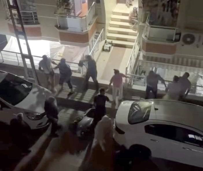 Avcılar'da grup kavgası korku dolu bitti!  'Polis' çığlığıyla kayıplara karıştılar