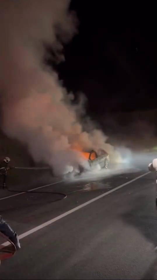 Otomobil yol ortasında alev topuna döndü!