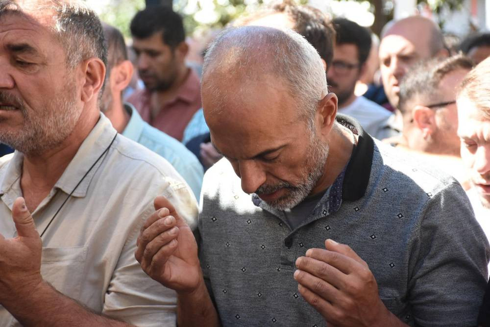 Oyuncağı ile birlikte uğurlandı! Yürek dağlayan cenaze!