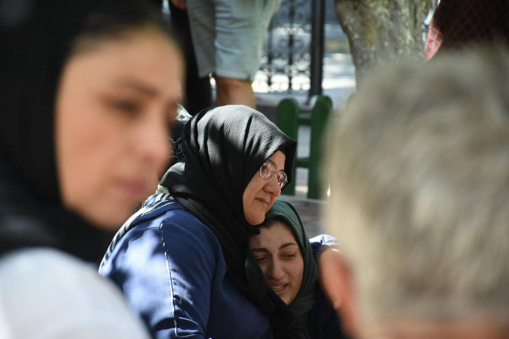 Oyuncağı ile birlikte uğurlandı! Yürek dağlayan cenaze!