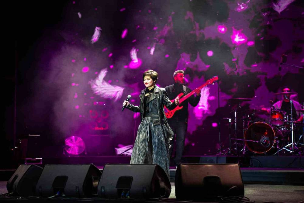 Bingöl ’Bir Anadolu Şenliği’nde Aydilge’den Gazze’ye destek masajı