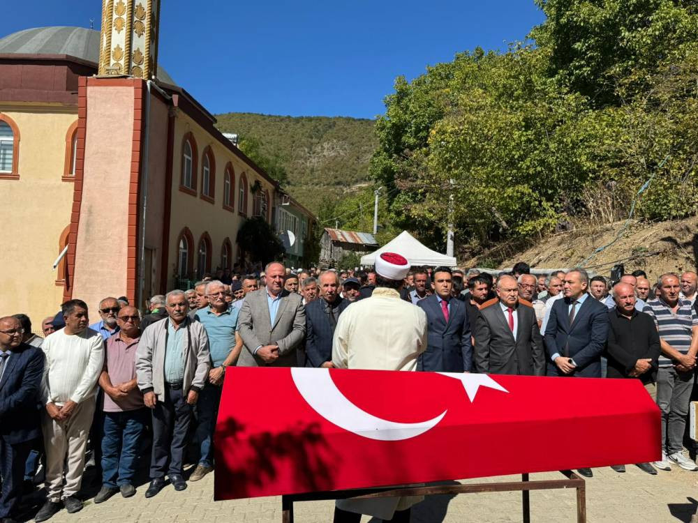 Askeri tören düzenlendi! Kıbrıs gazisi ve eşi son yolculuğuna uğurlandı