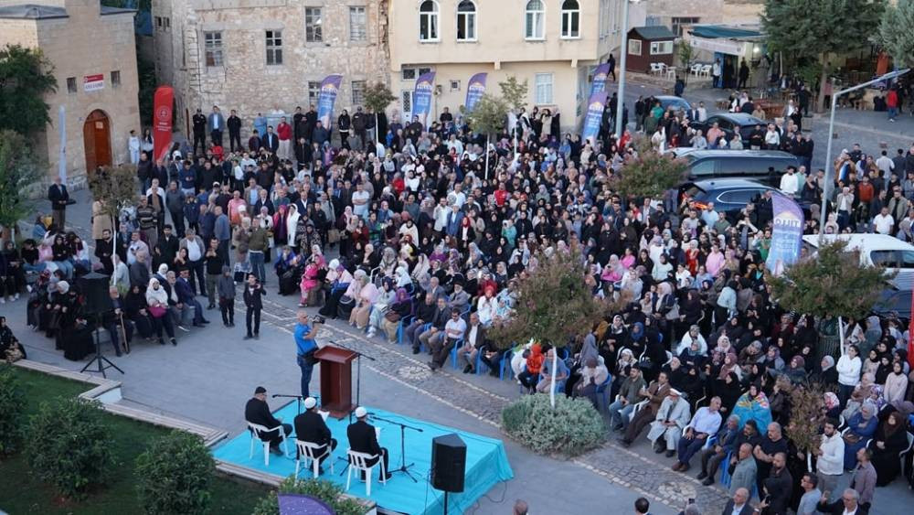 Binlerce göz, mucizeyi bekledi! Yılda iki kez görünüyor