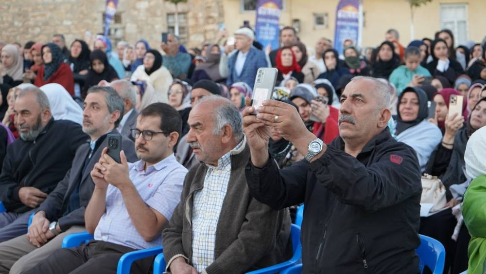 Binlerce göz, mucizeyi bekledi! Yılda iki kez görünüyor