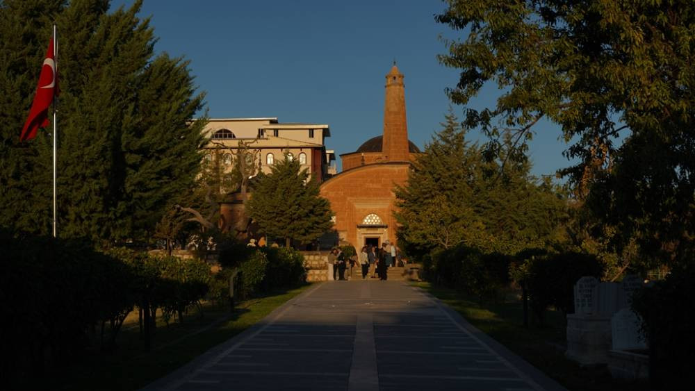 Binlerce göz, mucizeyi bekledi! Yılda iki kez görünüyor