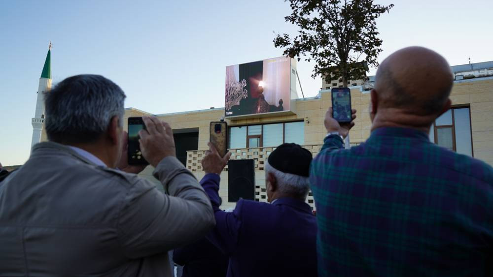 Binlerce göz, mucizeyi bekledi! Yılda iki kez görünüyor