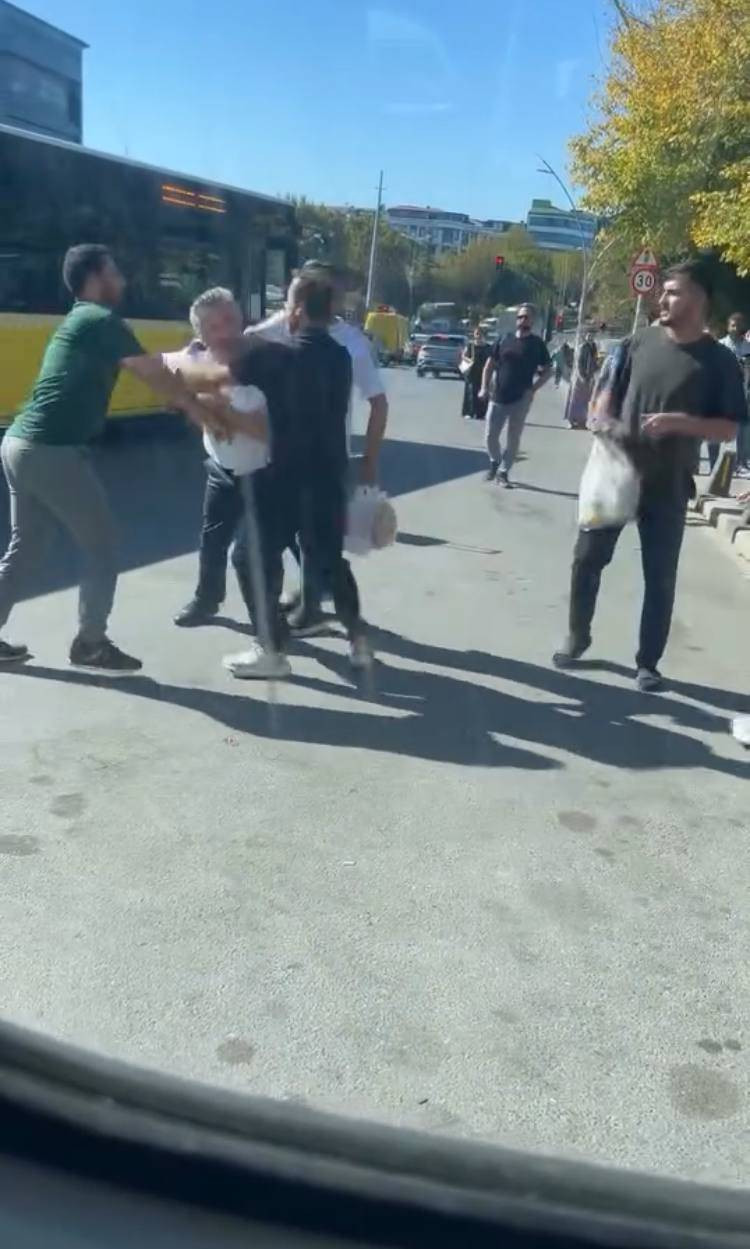 İETT şoförü ile yolcu tartışması yumruklu kavga ile sona erdi
