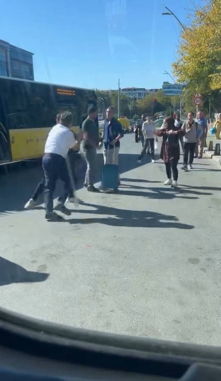 İETT şoförü ile yolcu tartışması yumruklu kavga ile sona erdi