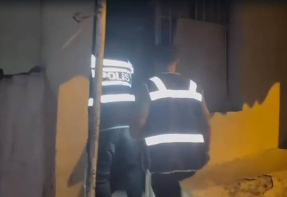 Kardeşlerin evi uyuşturucu deposu çıktı: Karabağlar’da şok operasyon!