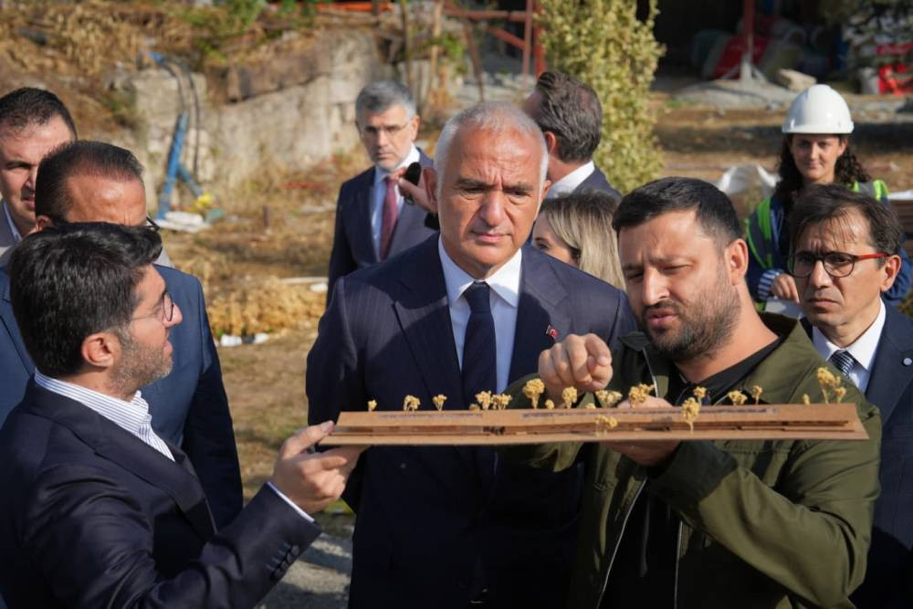 Otel yada AVM iddialarına son nokta! Sirkeci Garı ile ilgili Bakan Ersoy’dan net açıklama