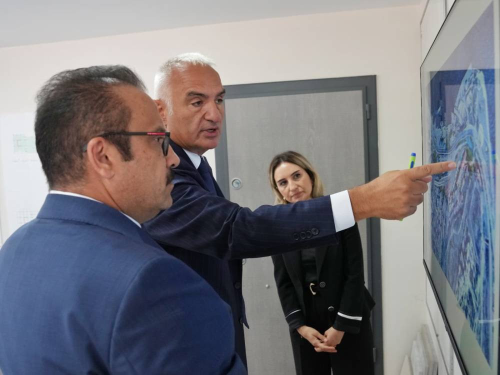 Otel yada AVM iddialarına son nokta! Sirkeci Garı ile ilgili Bakan Ersoy’dan net açıklama