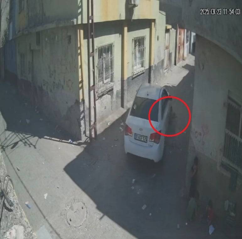 Adana’da yürek burkan kaza! Minik Cumali’ye otomobil çarptı